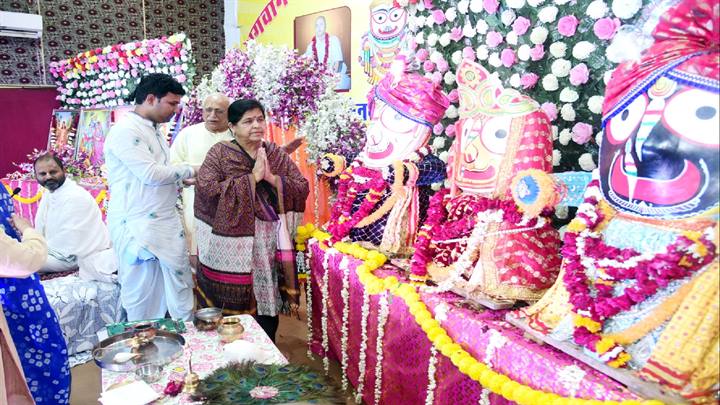 भगवान श्री जगन्नाथ से मंत्री सुश्री ठाकुर ने की प्रदेश की खुशहाली की कामना